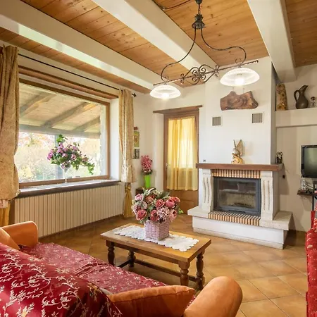 Villa Podere Mezzavia By Vacavilla *