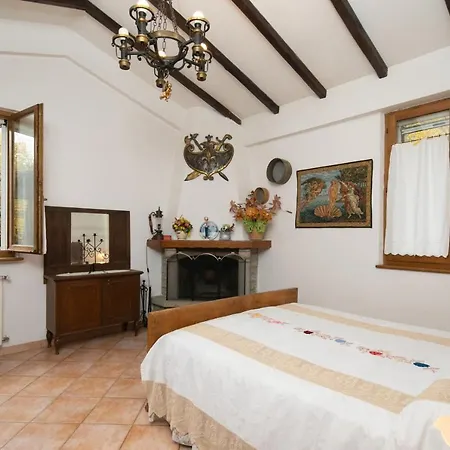 Villa Podere Mezzavia By Vacavilla